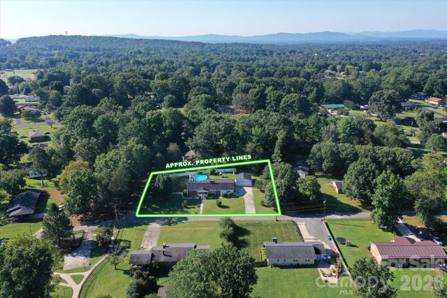 105 Merrywood Drive, Lenoir, NC 28645