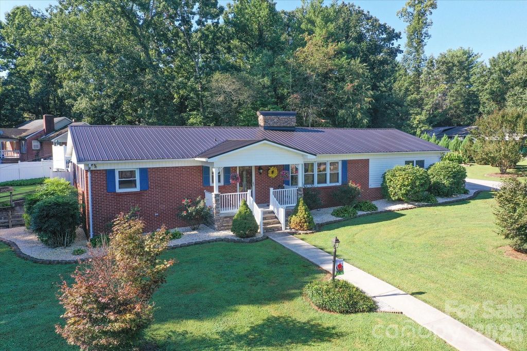 105 Merrywood Drive, Lenoir, NC 28645