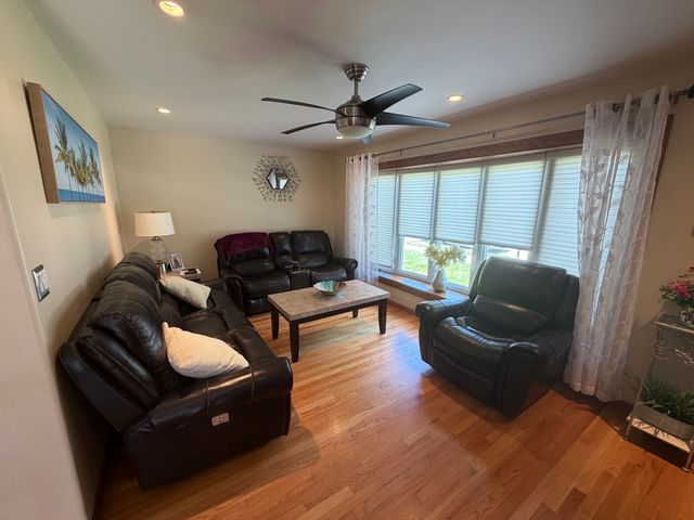 3442 Prairie Avenue, Brookfield, IL 60513