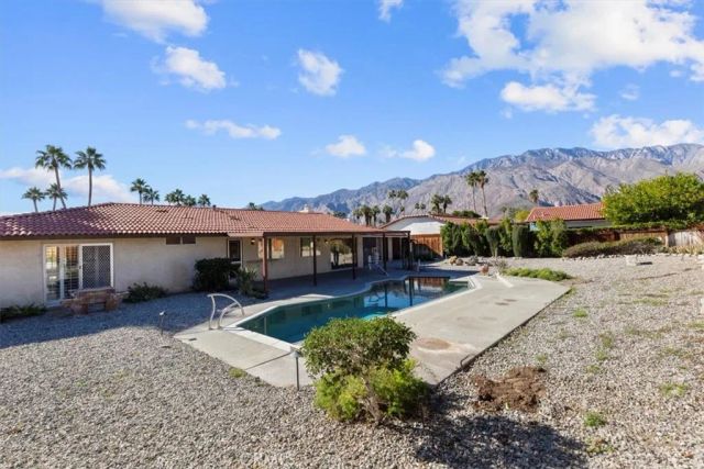 2250 Tamarisk, Palm Springs, CA 92262