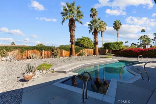 2250 Tamarisk, Palm Springs, CA 92262