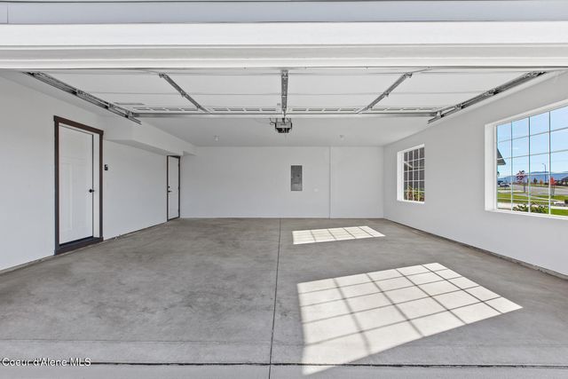 8386 W Splitrail Ave, Rathdrum, ID 83858