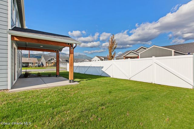 8386 W Splitrail Ave, Rathdrum, ID 83858