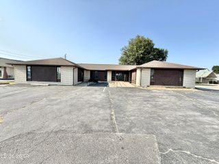 327 E Airport Drive, Carthage, MO 64836