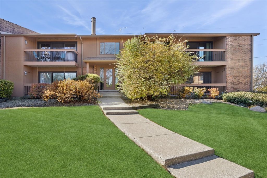 7990 Garfield Avenue 14-3, Burr Ridge, IL 60527