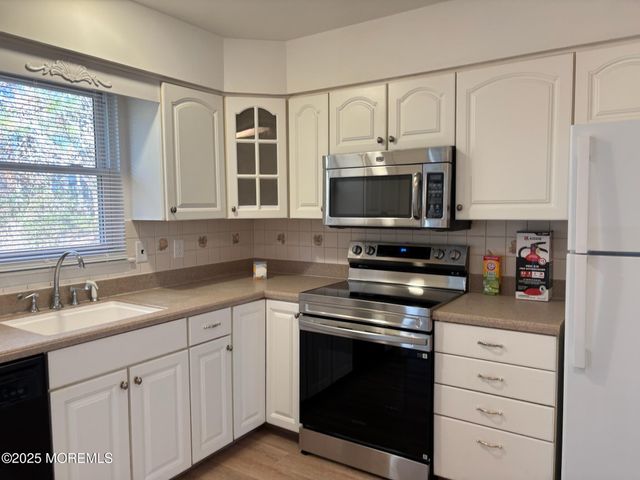 32 Constitution Boulevard, Whiting, NJ 08759