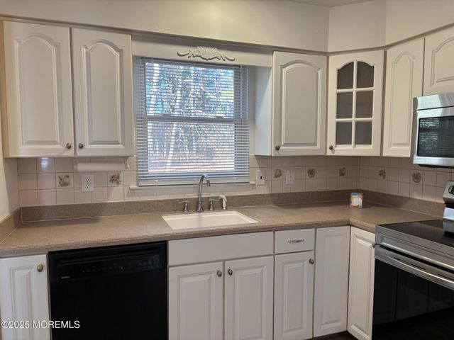 32 Constitution Boulevard, Whiting, NJ 08759