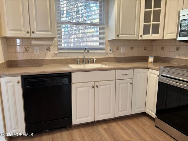 32 Constitution Boulevard, Whiting, NJ 08759