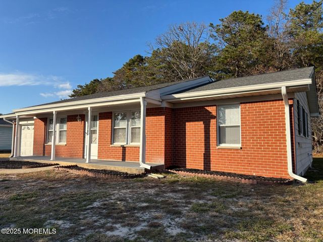 32 Constitution Boulevard, Whiting, NJ 08759