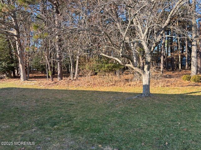 32 Constitution Boulevard, Whiting, NJ 08759