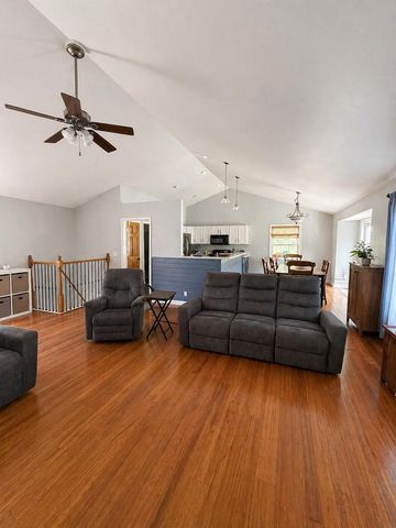 613 Lucky Trail, Mount Horeb, WI 53572