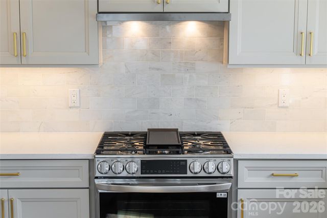 1203 Fleetwood Plaza, Hendersonville, NC 28739