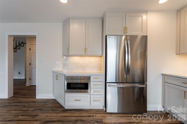 1203 Fleetwood Plaza, Hendersonville, NC 28739