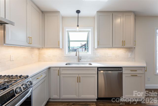 1203 Fleetwood Plaza, Hendersonville, NC 28739