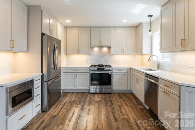 1203 Fleetwood Plaza, Hendersonville, NC 28739