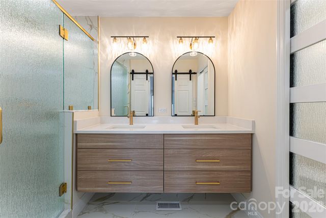 1203 Fleetwood Plaza, Hendersonville, NC 28739