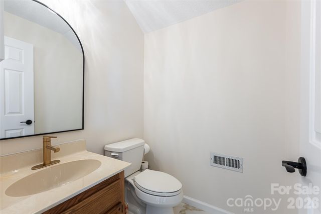 1203 Fleetwood Plaza, Hendersonville, NC 28739