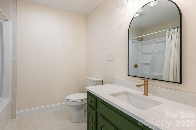 1203 Fleetwood Plaza, Hendersonville, NC 28739