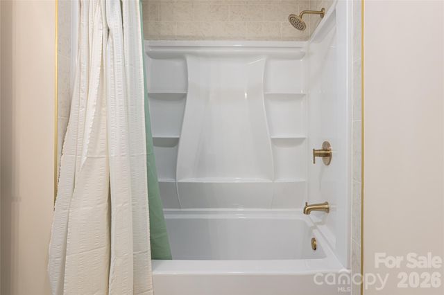 1203 Fleetwood Plaza, Hendersonville, NC 28739
