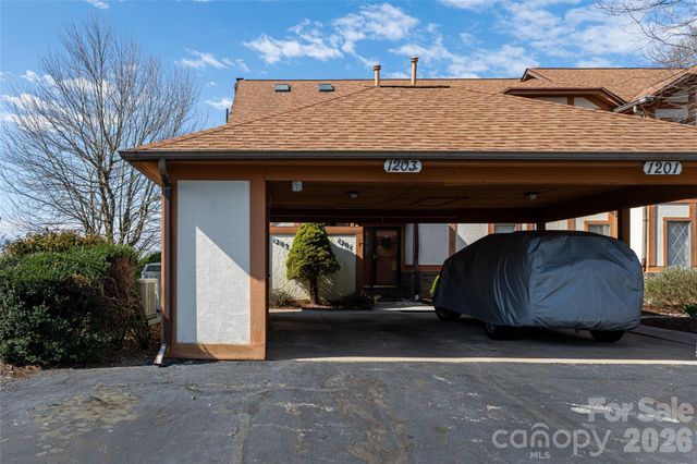 1203 Fleetwood Plaza, Hendersonville, NC 28739