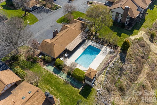 1203 Fleetwood Plaza, Hendersonville, NC 28739