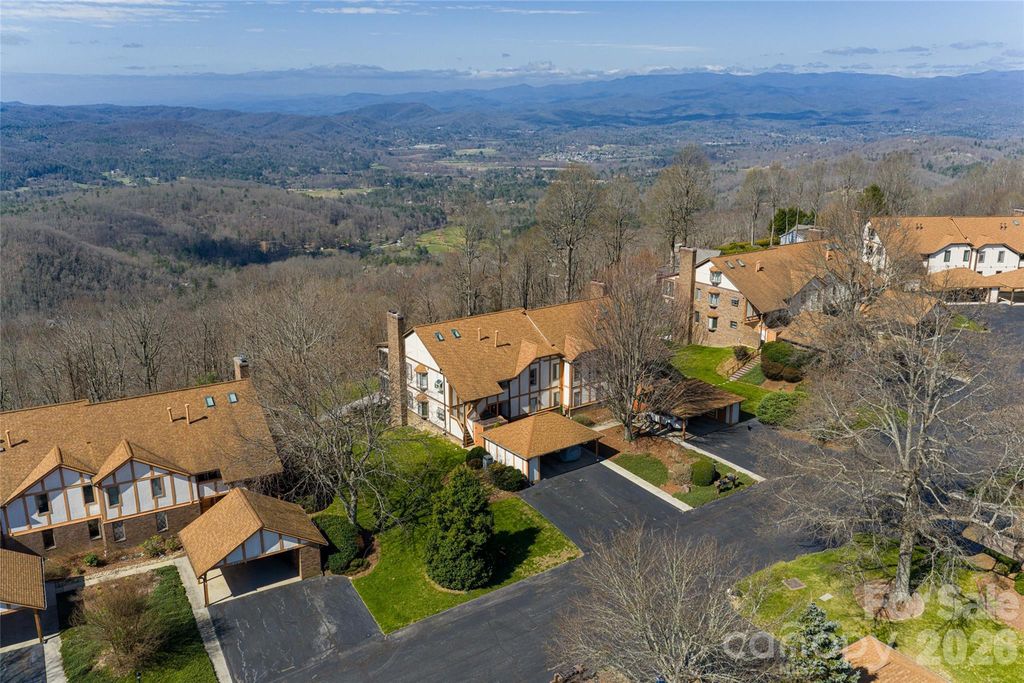 1203 Fleetwood Plaza, Hendersonville, NC 28739