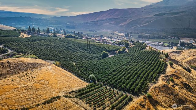 394 Lure Ln, Monitor, WA 98836