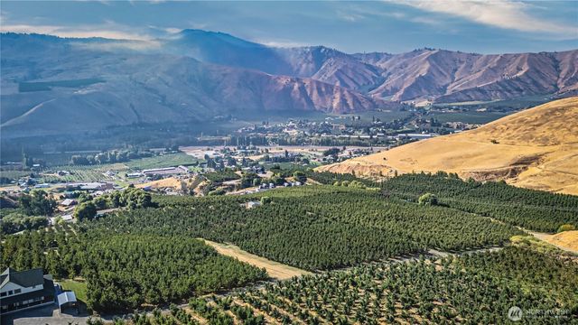 394 Lure Ln, Monitor, WA 98836