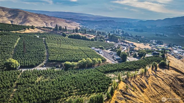 394 Lure Ln, Monitor, WA 98836