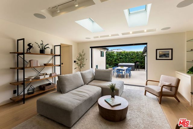 11215 Hannum Avenue, Culver City, CA 90230