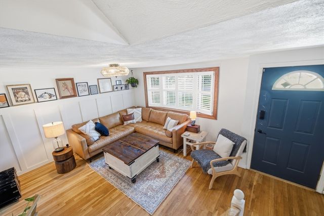 82 12th Ave, Brockton, MA 02302