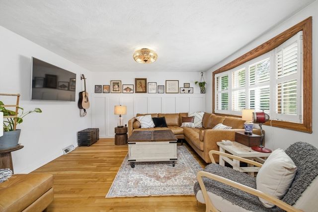 82 12th Ave, Brockton, MA 02302