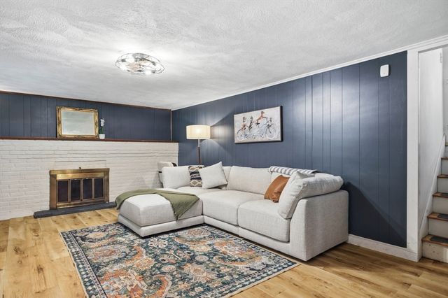 82 12th Ave, Brockton, MA 02302