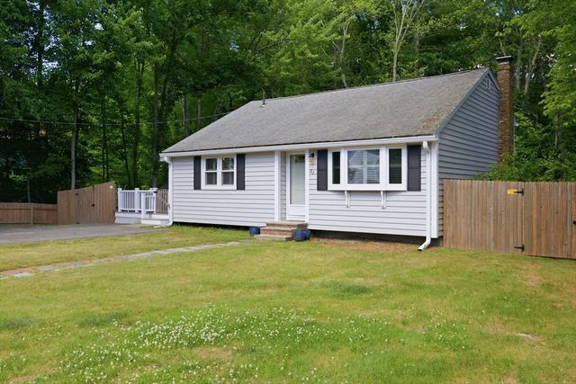 82 12th Ave, Brockton, MA 02302