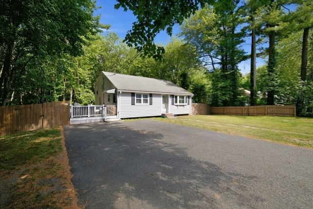 82 12th Ave, Brockton, MA 02302