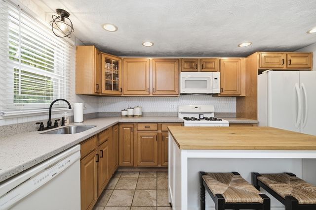 82 12th Ave, Brockton, MA 02302