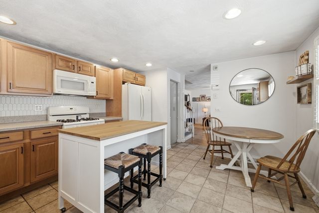 82 12th Ave, Brockton, MA 02302