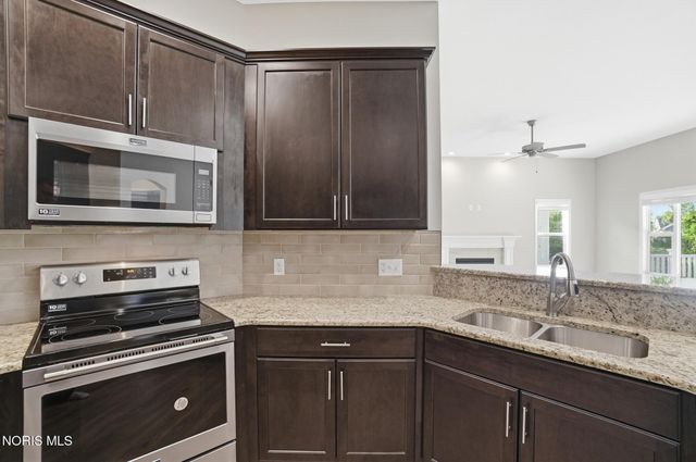 1001 Plum Grove Lane, Toledo, OH 43615