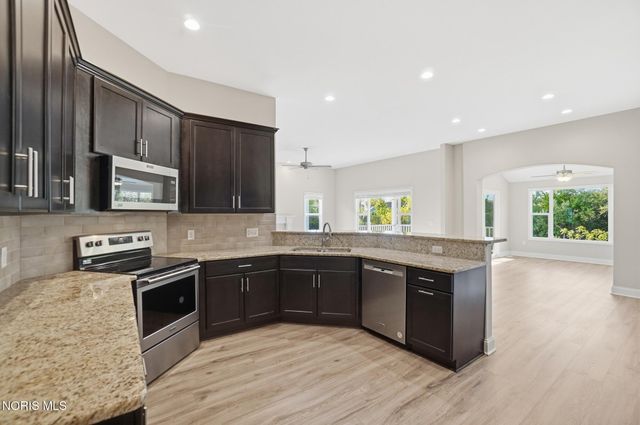 1001 Plum Grove Lane, Toledo, OH 43615