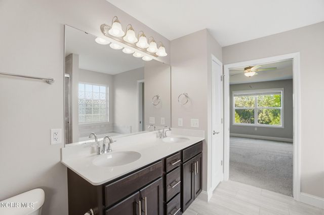 1001 Plum Grove Lane, Toledo, OH 43615