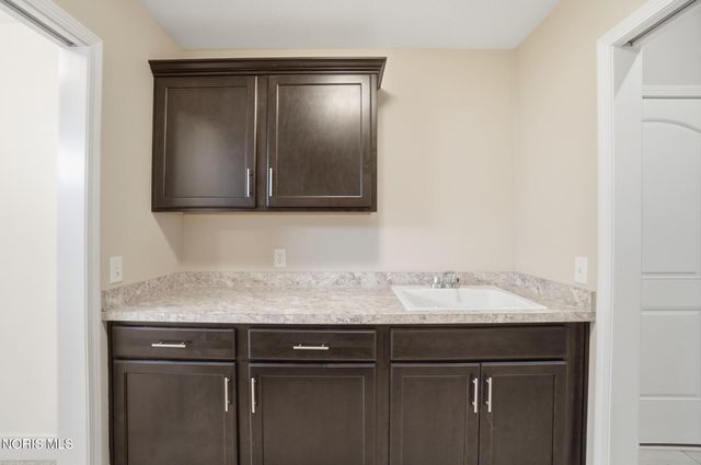 1001 Plum Grove Lane, Toledo, OH 43615