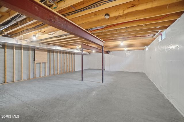 1001 Plum Grove Lane, Toledo, OH 43615
