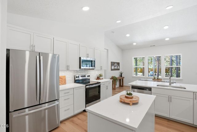 55827 Wood Duck Drive, Bend, OR 97707