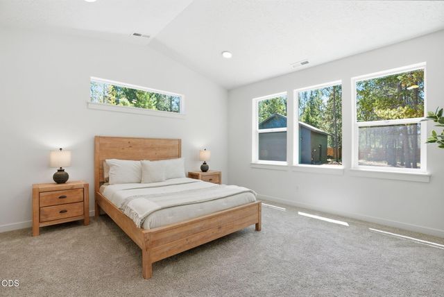 55827 Wood Duck Drive, Bend, OR 97707