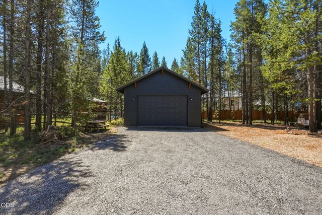 55827 Wood Duck Drive, Bend, OR 97707