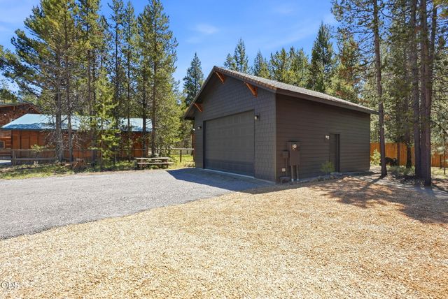 55827 Wood Duck Drive, Bend, OR 97707