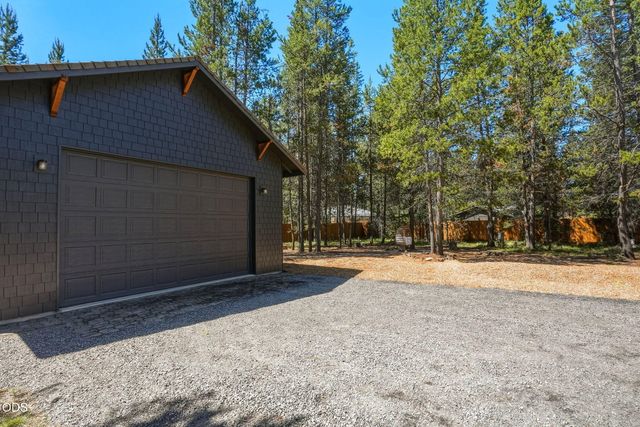 55827 Wood Duck Drive, Bend, OR 97707