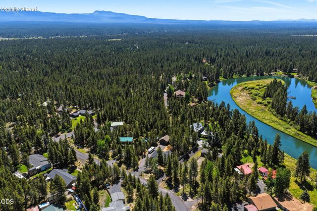 55827 Wood Duck Drive, Bend, OR 97707
