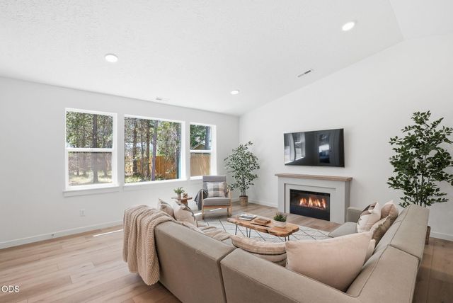 55827 Wood Duck Drive, Bend, OR 97707