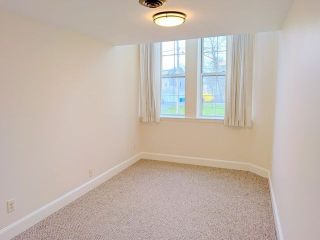 366 Thacher St 6, Attleboro, MA 02703